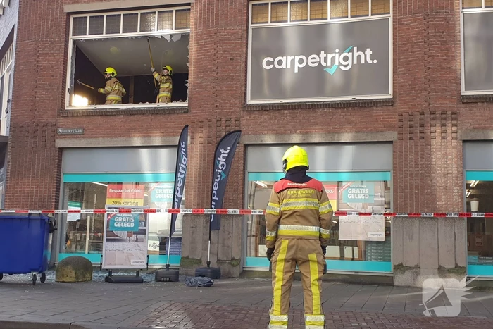 Raam gesprongen door harde wind