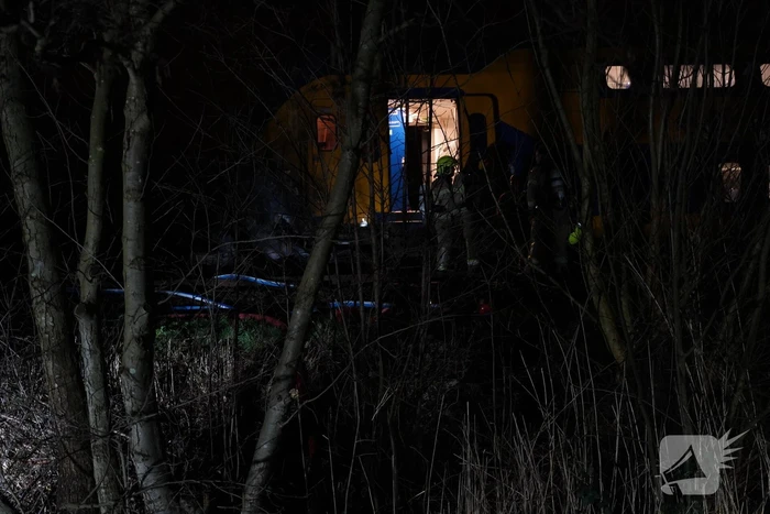 Dode na ongeval met trein, auto vliegt in brand