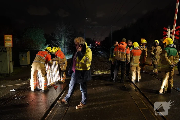 Dode na ongeval met trein, auto vliegt in brand