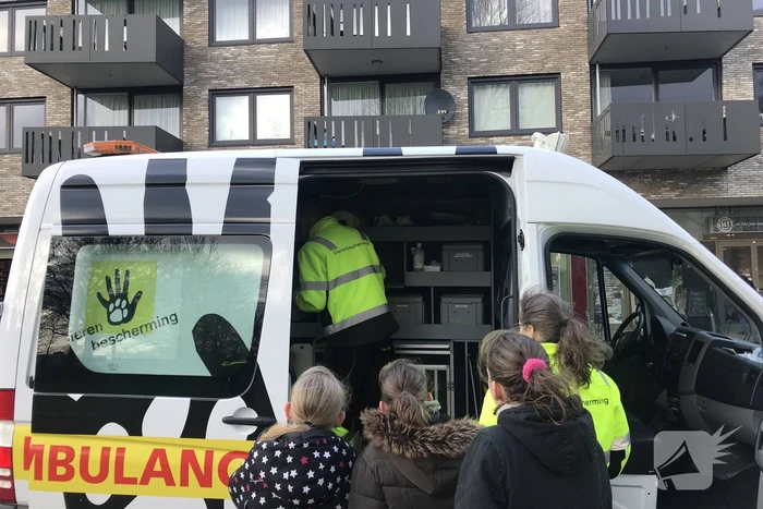 Kinderen vangen samen met politie ontsnapte hond