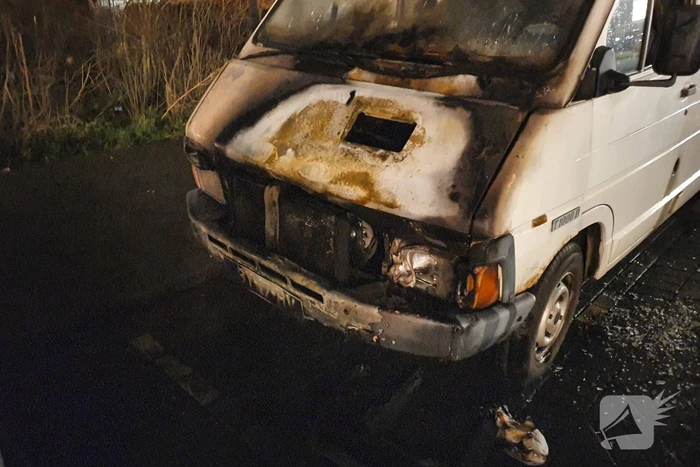 Auto verwoest door brand