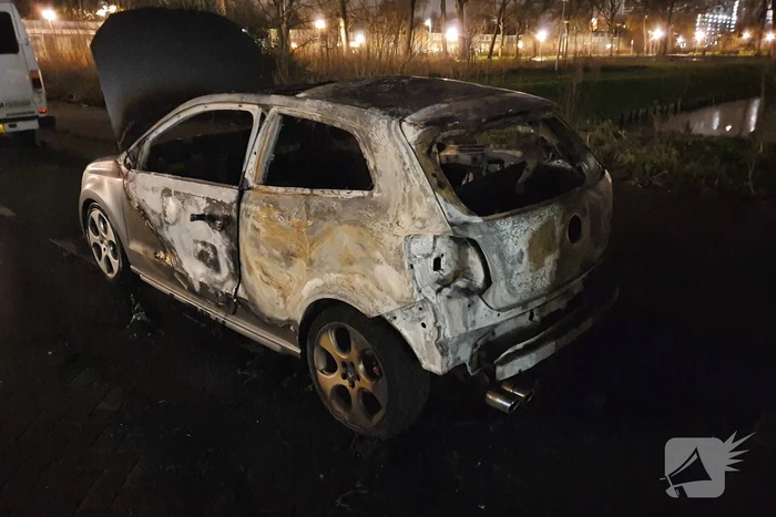 Auto verwoest door brand