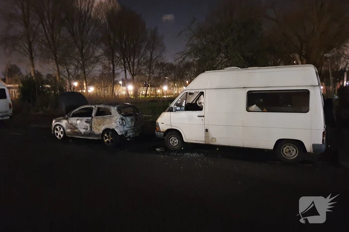 Auto verwoest door brand