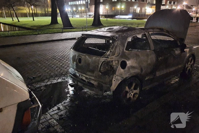Auto verwoest door brand