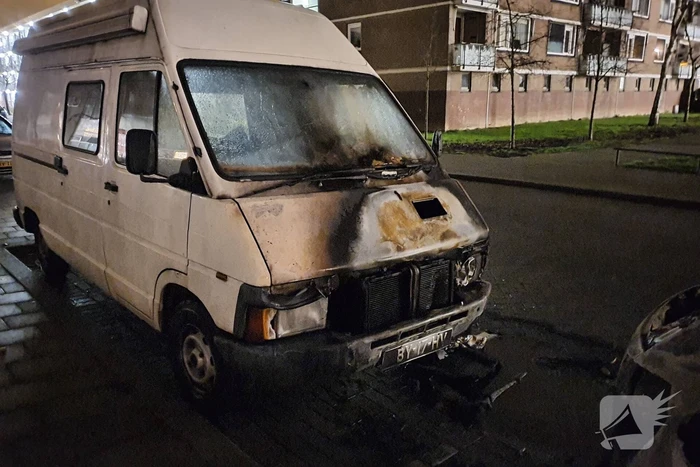 Auto verwoest door brand