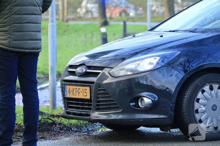 Overstekende fietser botst op auto