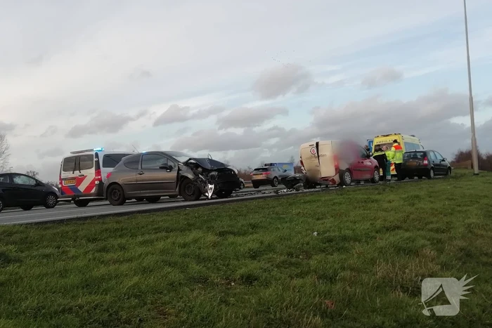 Auto botst op bestelwagen
