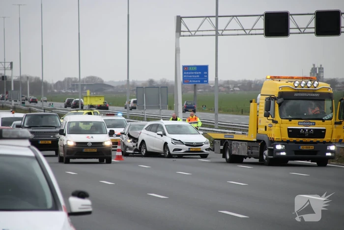 Meerdere auto's beschadigd na kop-staartaanrijding