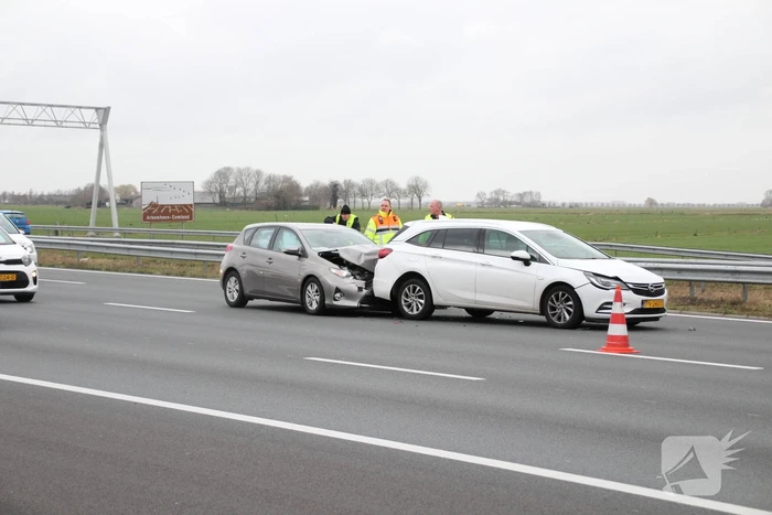 Meerdere auto's beschadigd na kop-staartaanrijding