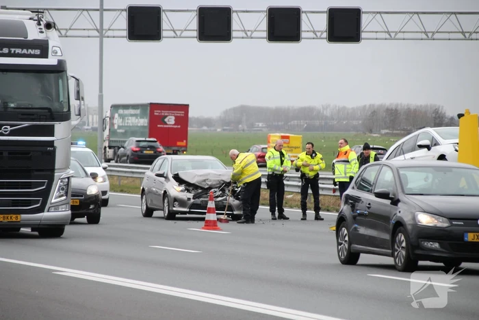 Meerdere auto's beschadigd na kop-staartaanrijding