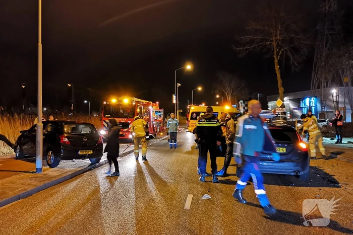 Gewonde na frontale aanrijding op kruising