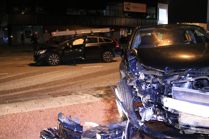 Gewonde na frontale aanrijding op kruising