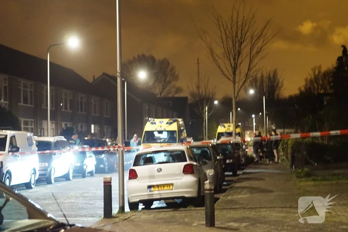 Één dode en drie gewonden bij steekpartij, verdachte aangehouden