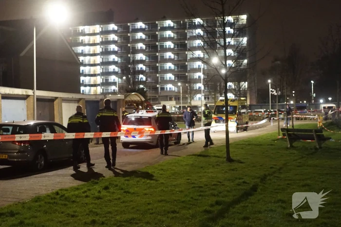 Één dode en drie gewonden bij steekpartij, verdachte aangehouden