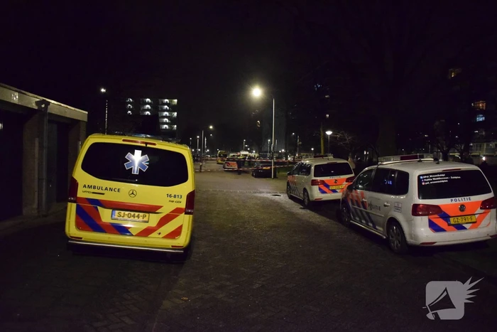 Één dode en drie gewonden bij steekpartij, verdachte aangehouden