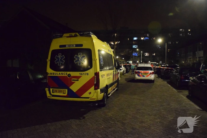 Één dode en drie gewonden bij steekpartij, verdachte aangehouden