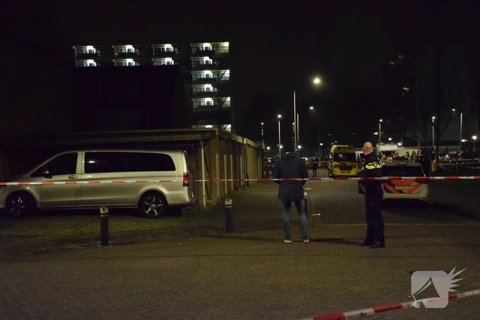 Één dode en drie gewonden bij steekpartij, verdachte aangehouden