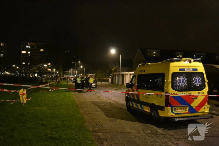 Één dode en drie gewonden bij steekpartij, verdachte aangehouden