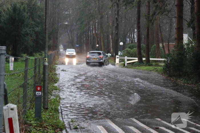 Straat blank na waterleidingbreuk