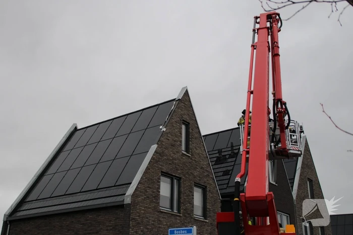 Opnieuw dakrand los door storm