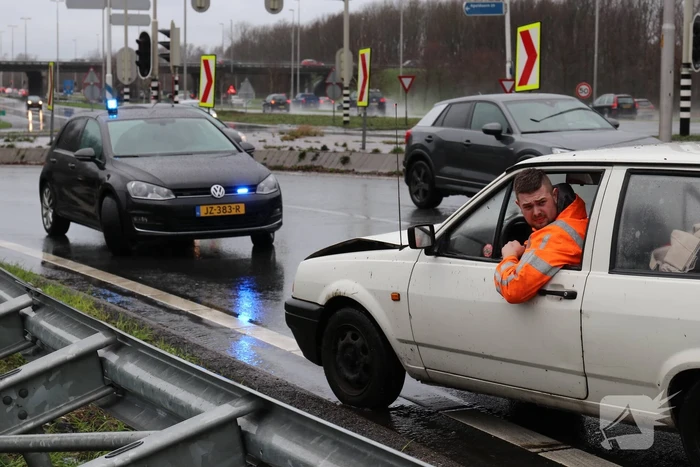 Opnieuw auto beschadigd na botsing in gevaarlijke bocht