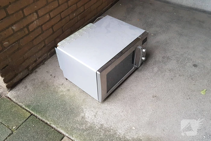 Combimagnetron vliegt in brand tijdens het bakken