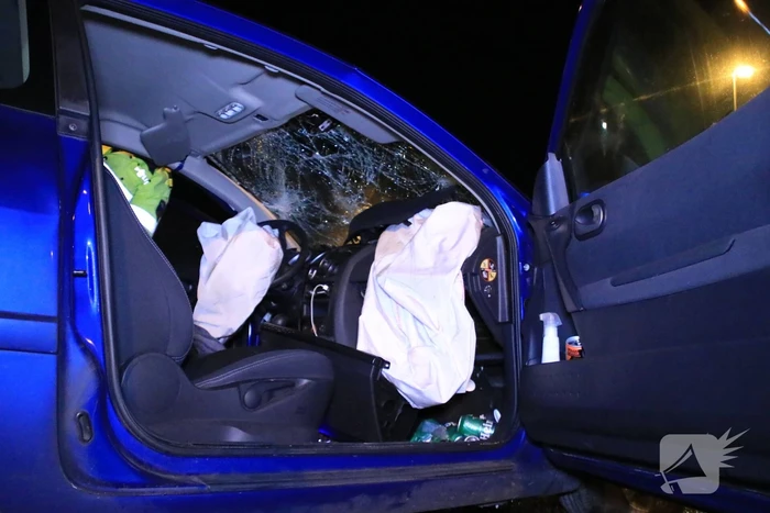 Bestuurder zwaargewond na frontale botsing op rimob