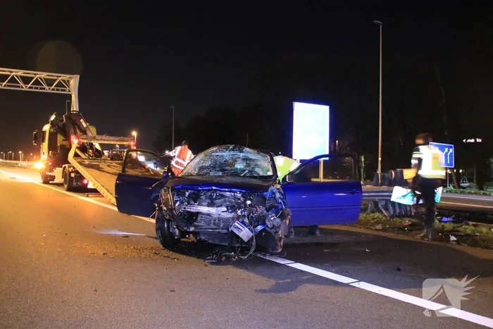 Bestuurder zwaargewond na frontale botsing op rimob