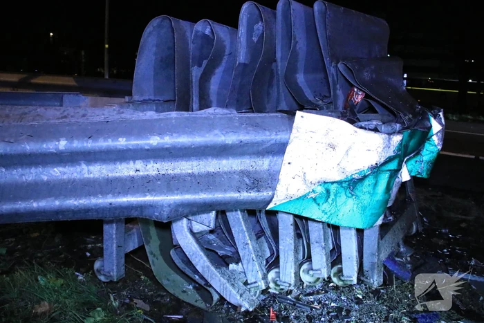 Bestuurder zwaargewond na frontale botsing op rimob