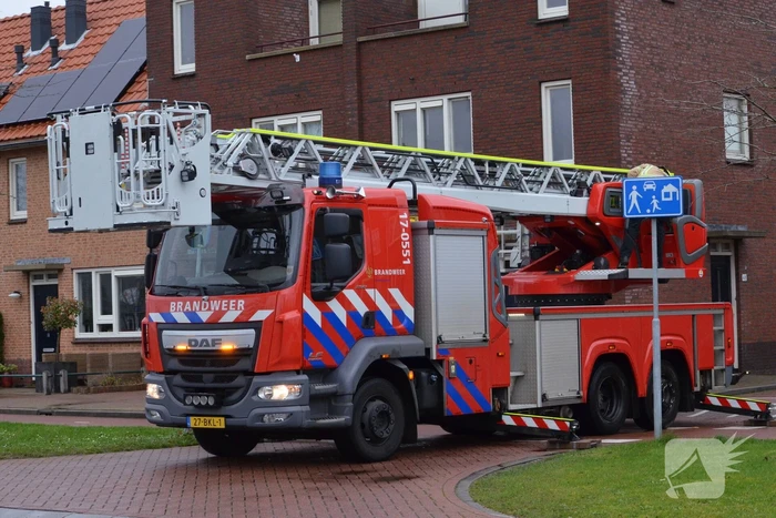 Loshangende dakplaten verwijderd