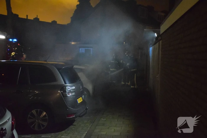 Autobrand vermoedelijk aangestoken