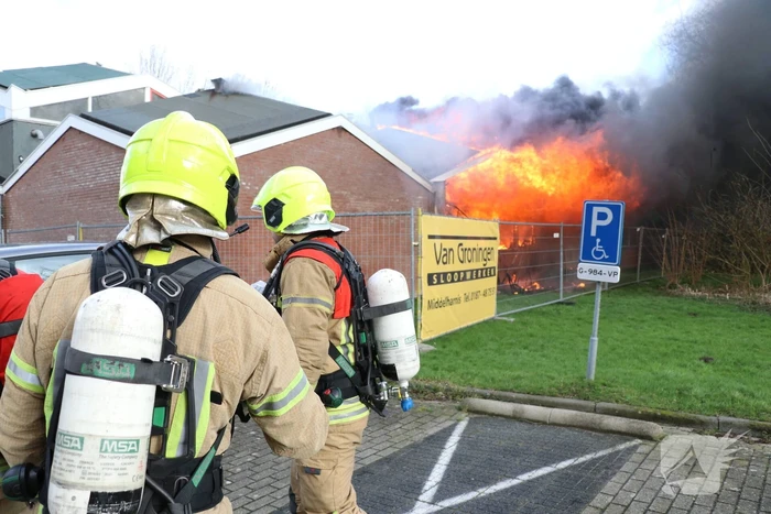 Uitslaande brand in slooppand