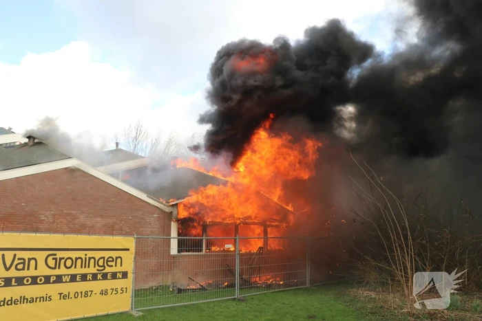 Uitslaande brand in slooppand