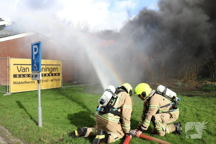 Uitslaande brand in slooppand