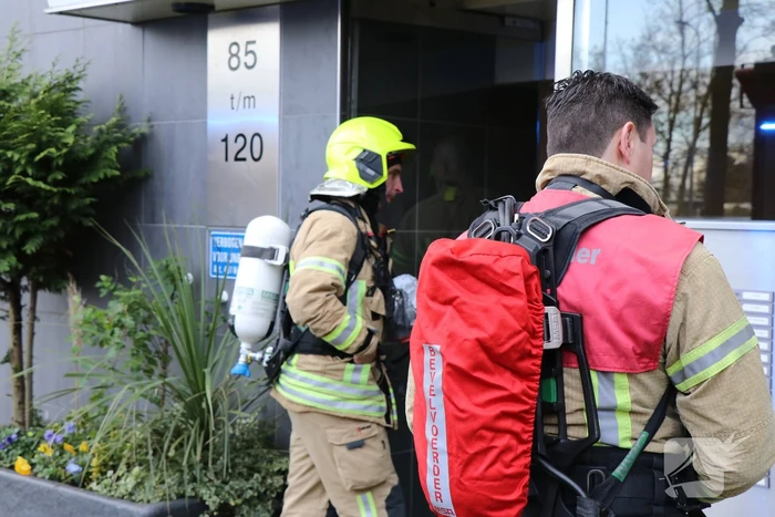 Brommer zorgt voor nare lucht in flatgebouw