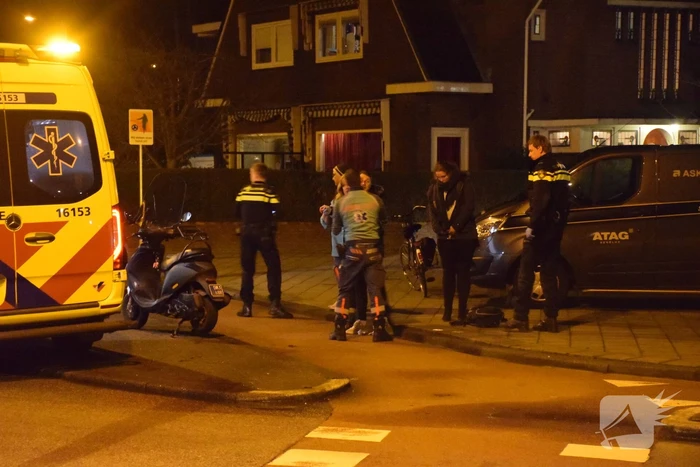 Scooterrijder gewond na aanrijding met fietser