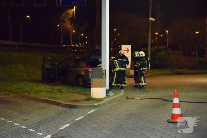 Tankstation op snelweg afgesloten na sissend geluid in auto