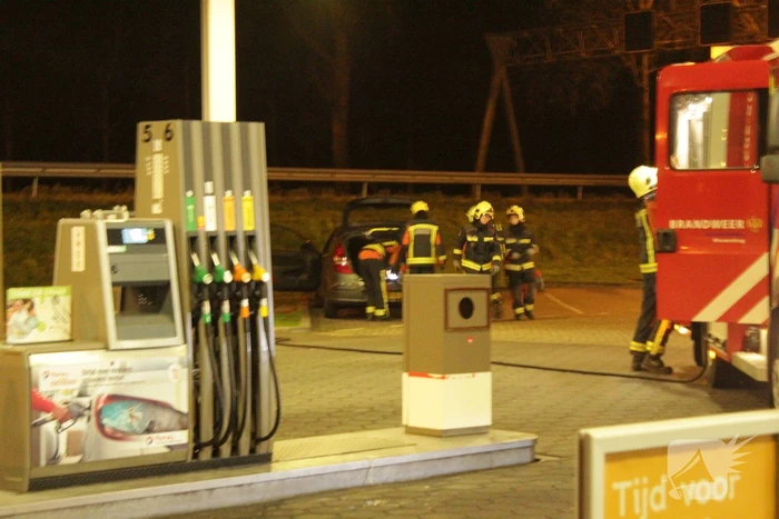 Tankstation op snelweg afgesloten na sissend geluid in auto