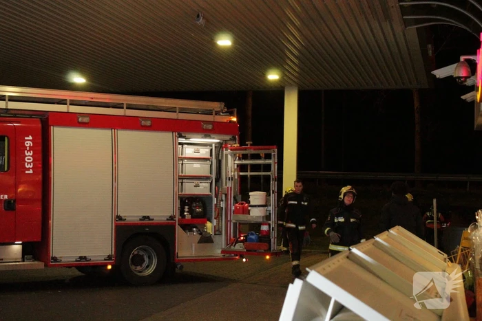 Tankstation op snelweg afgesloten na sissend geluid in auto