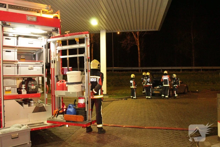 Tankstation op snelweg afgesloten na sissend geluid in auto