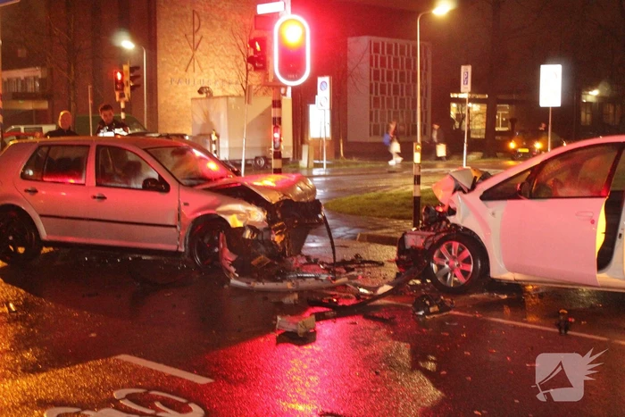 Forse schade na aanrijding met drie personenauto's