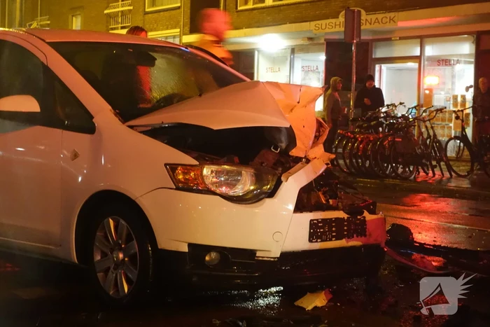 Forse schade na aanrijding met drie personenauto's