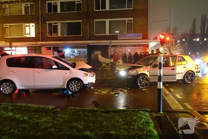 Forse schade na aanrijding met drie personenauto's