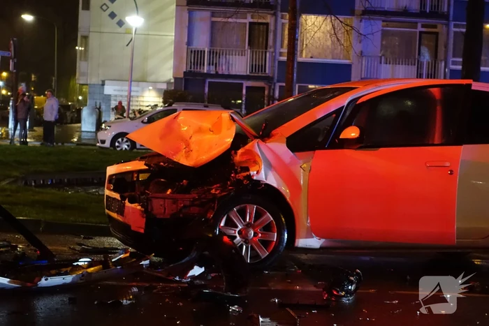 Forse schade na aanrijding met drie personenauto's
