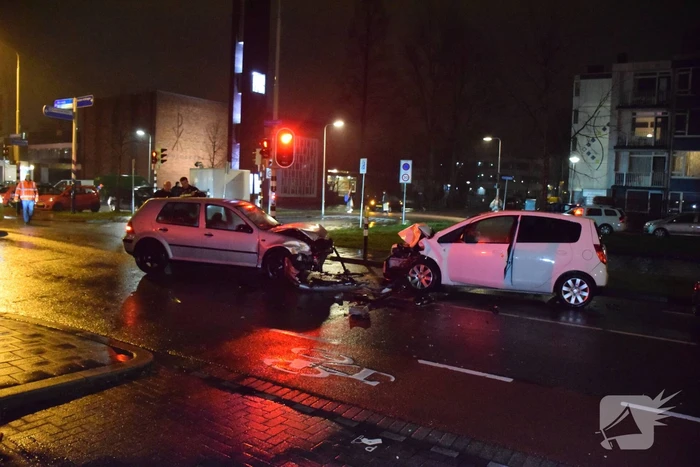 Forse schade na aanrijding met drie personenauto's