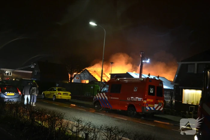 Grote brand in autobedrijf