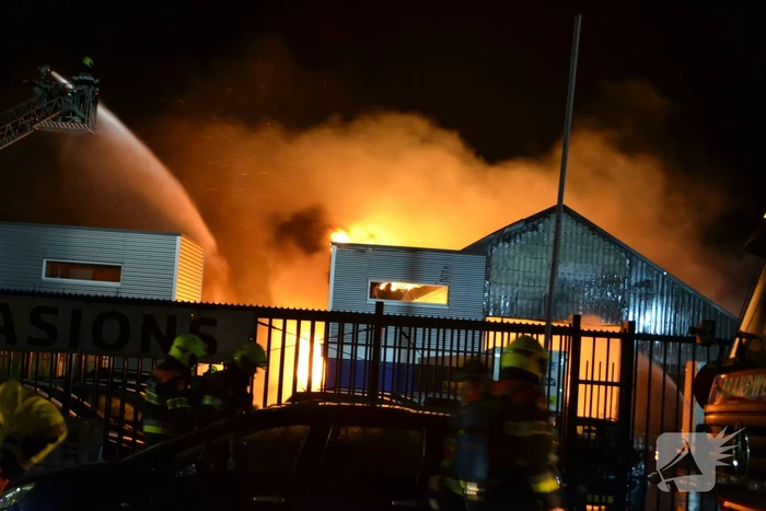 Grote brand in autobedrijf