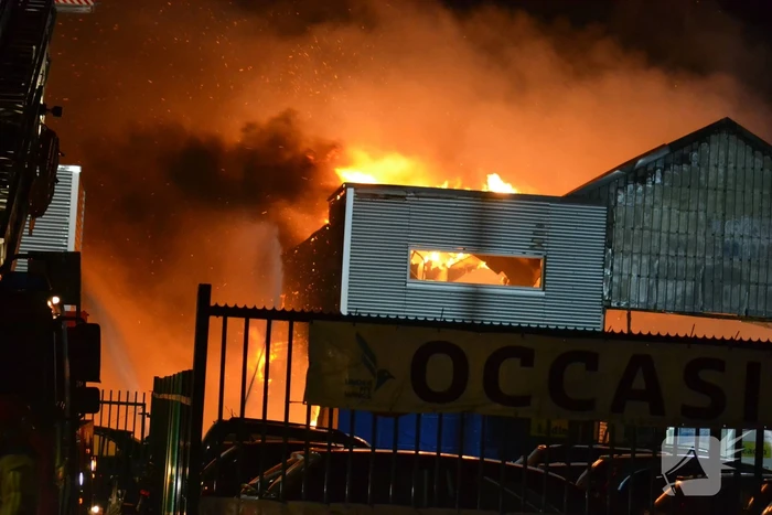 Grote brand in autobedrijf