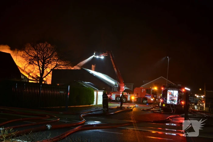 Grote brand in autobedrijf