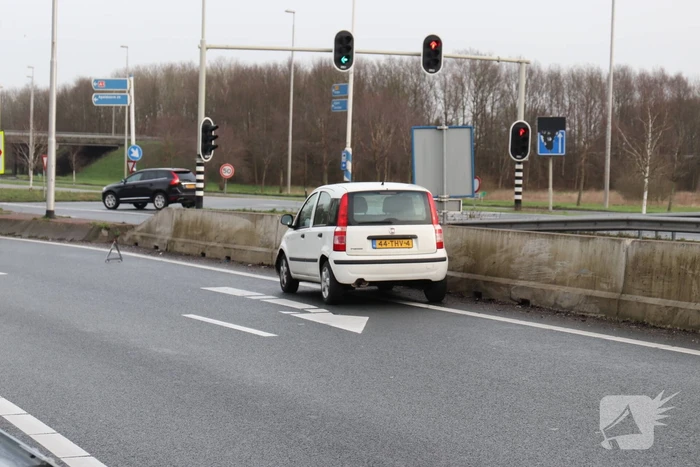 Auto vliegt uit de beruchte bocht